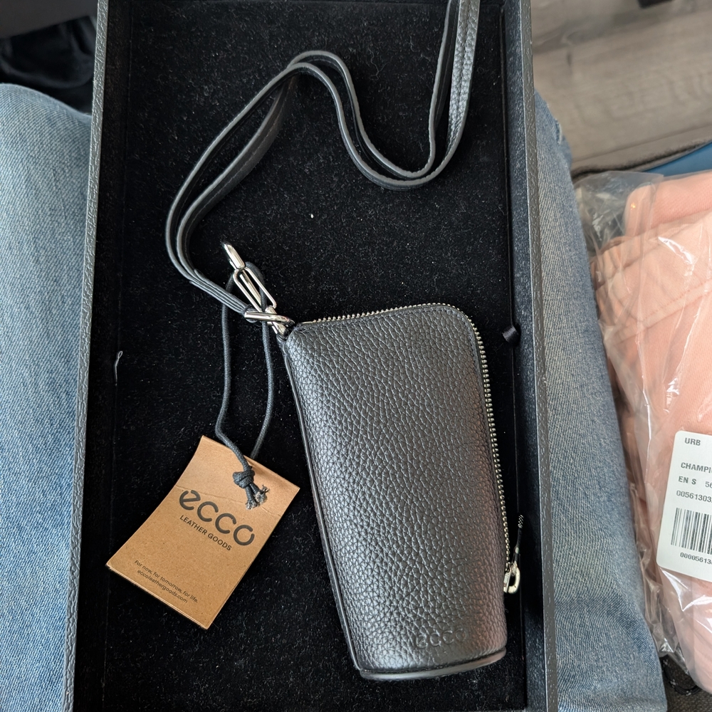 ECCO Black Pebbled Leather Zip Phone Crossbody